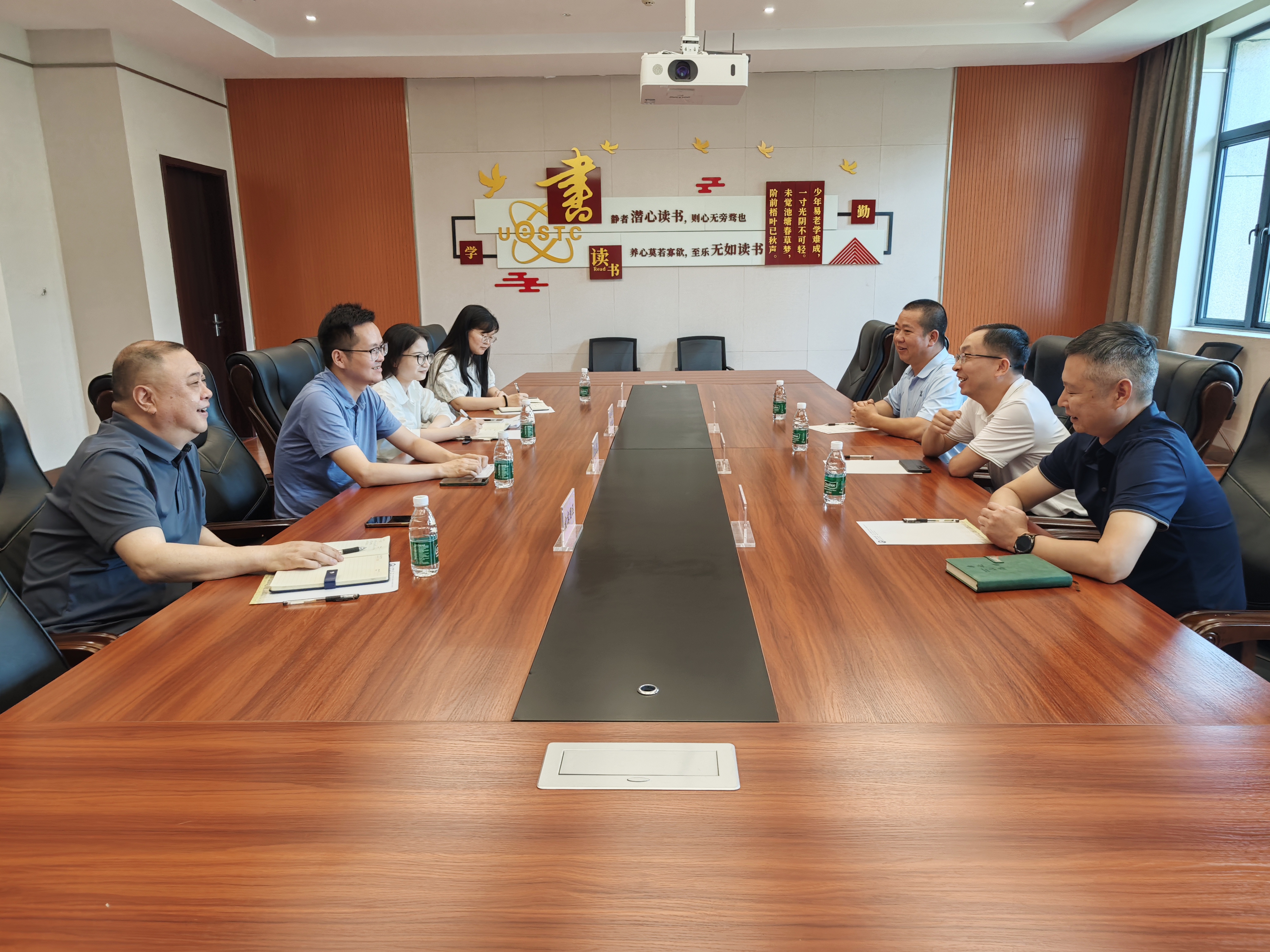 我院与宜宾万荷科技有限公司开展座谈交流