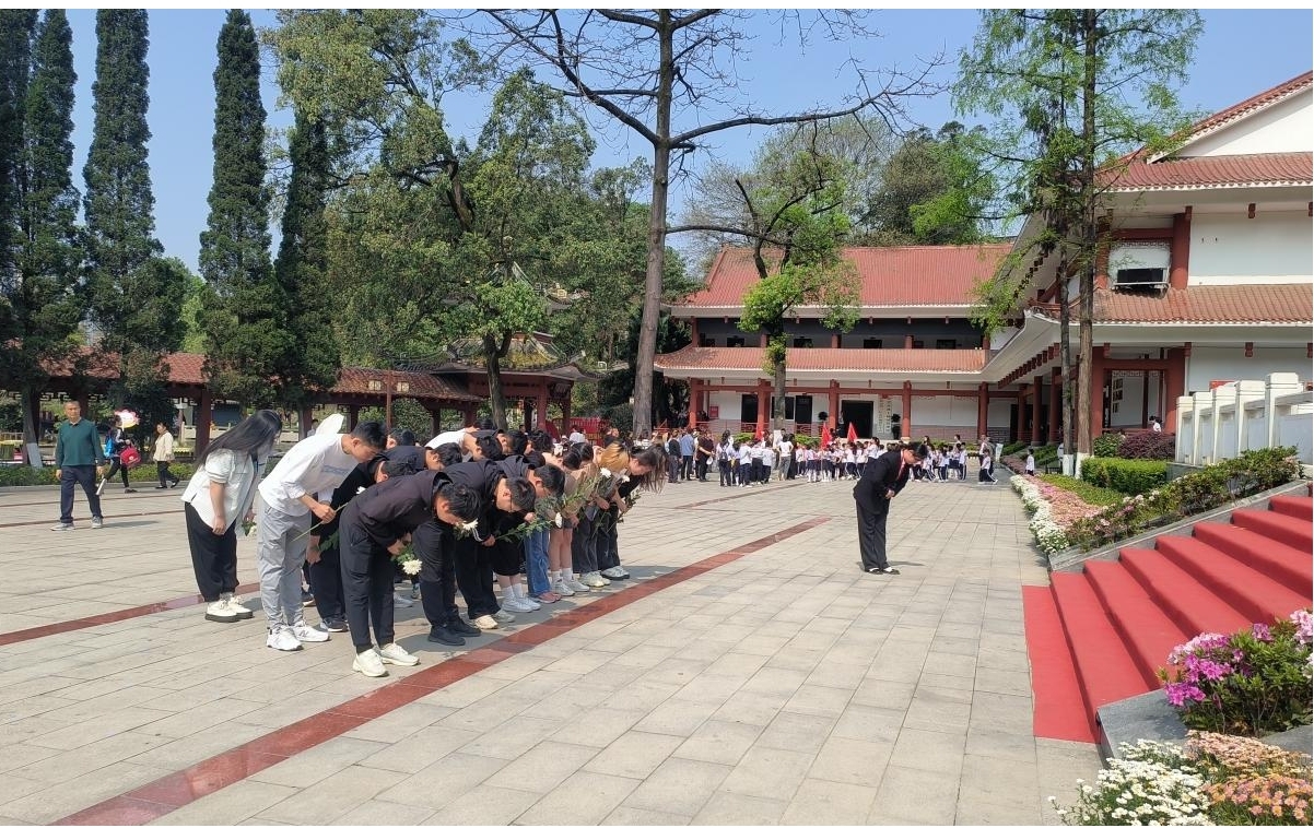 宜宾园区开展“清明忆英烈,青春铸华章”爱国主义主题教育活动